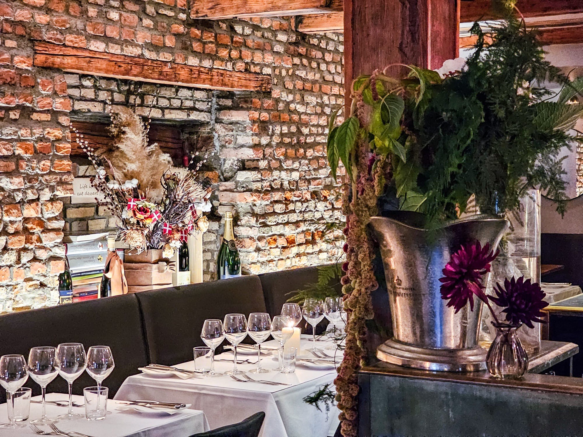 Wining & Dining logo